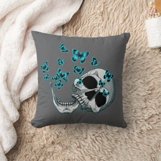 Gothic Skull and Blue Butterflies Throw Pillow クッション (ブランケット)
