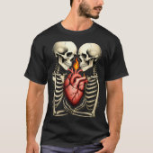 Gothic Skull Couple Flaming Heart Dark Romance Sty Tシャツ (正面)