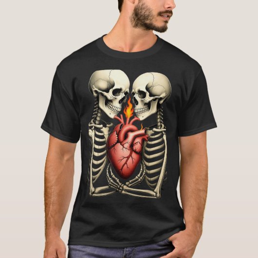 Gothic Skull Couple Flaming Heart Dark Romance Sty Tシャツ (正面)