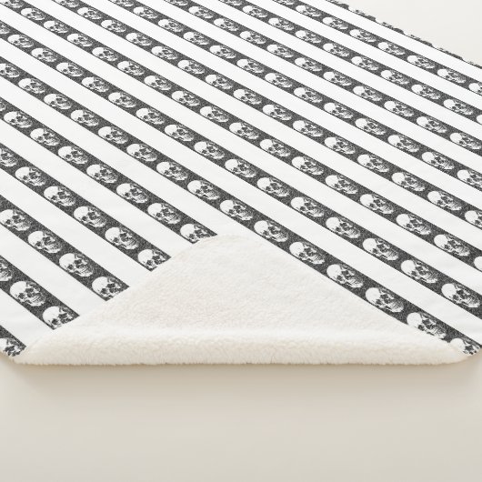 Gothic striped pattern with skulls シェルパブランケット (3/4)