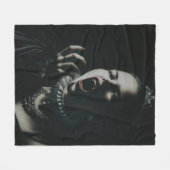 Gothic Vampire Queen Throw Blanket – Dark Fantasy  フリースブランケット (正面(横))