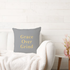 Grace Over Grind ミニマリスト 引用句 グレー クッション