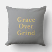 Grace Over Grind ミニマリスト 引用句 グレー クッション (正面)