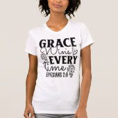 Grace Wins Every Time Ephesians 2:8 Tee Tシャツ (正面)