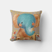 Graceful Elephant in the Wild クッション (正面)