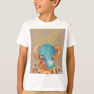 Graceful Elephant in the Wild Tシャツ