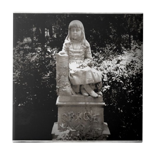 Gracieの彫像 タイル (正面)