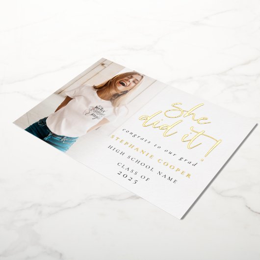 Grad 2025写真彼女はそれを金箔発表した 箔招待状 (回転した状態)