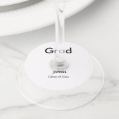 grad boy add nameおめでとう日付年文字 ワイングラスタグ (クローズアップ)