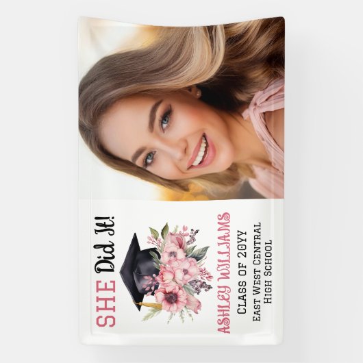 Grad CapとPink花模様撮影した 横断幕 (縦)