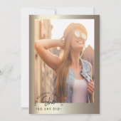 Grad Cap Flowers Bow Your Photo Gold Graduation 招待状 (裏面)