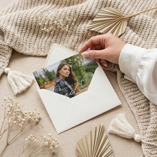 Grad Era Script Minimal Elegant Graduation Photo 案内状