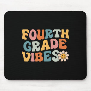 Grade Vibes – 第4学年チームレトロSchoの1日目 マウスパッド