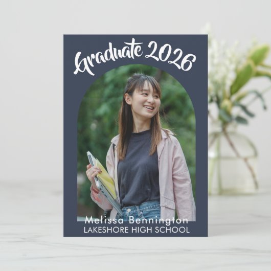 Graduate 2026 Party Invitation 招待状 (スタンド正面)