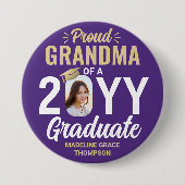Graduate Photo Proud Grandma Modern Purple & Gold 缶バッジ (正面)