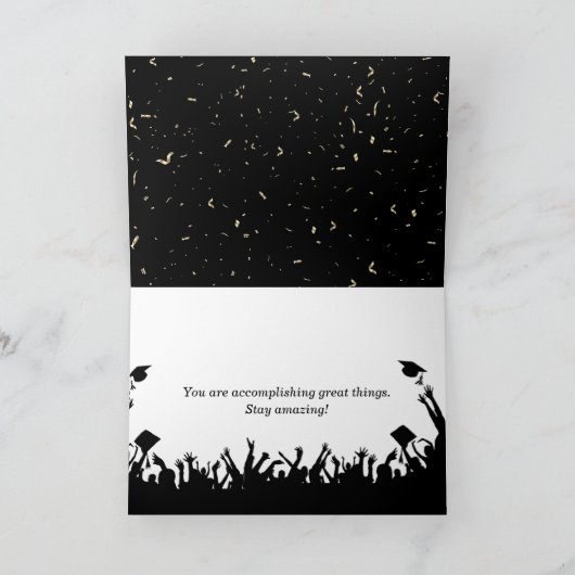 Graduation 2026 With Red Cap and Confetti カード (内部)