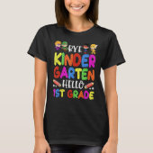 Graduation Bye Kindergarten Hello 1st Grade Back t Tシャツ (正面)