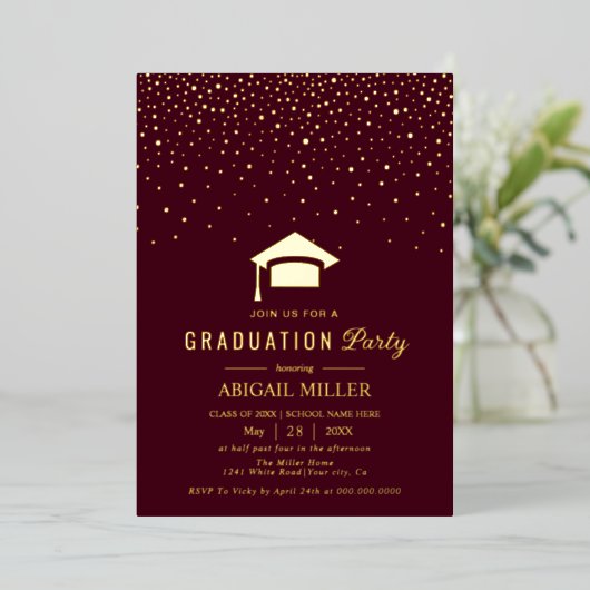 Graduation cap confetti Class Of 2025 burgundy 箔招待状 (立ち正面)