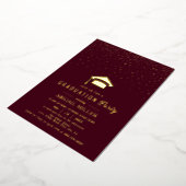 Graduation cap confetti Class Of 2025 burgundy 箔招待状 (回転した状態)