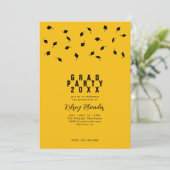 Graduation Cap Toss Gold & Black Grad Party 招待状 (スタンド正面)