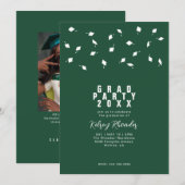 Graduation Cap Toss Green & White Grad Party 招待状 (正面/裏面)