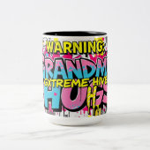 Graffiti Hugs from Grandma ツートーンマグカップ (中央)