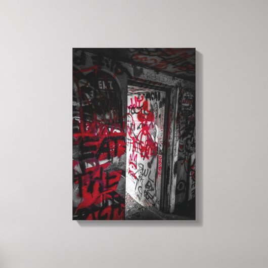 Graffitied Bunker キャンバスプリント (正面)