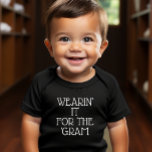 Gramベビー ベビーTシャツ<br><div class="desc">このベビーのTシャツは単独で、または可愛いジャケ擦り切れたット、フランネル、セーターの下で可愛い。前面の「Gram」に合わせて「着る」と言えば、あなたのベビーはソーシャルメディアのモデルになる。</div>