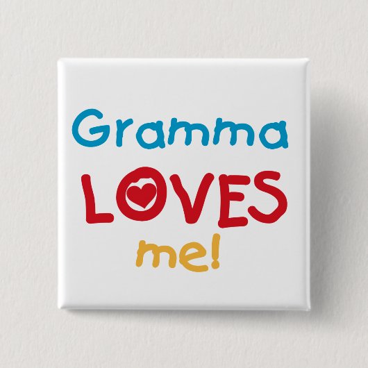 Gramma Loves Me Tシャツとギフト 缶バッジ (正面)
