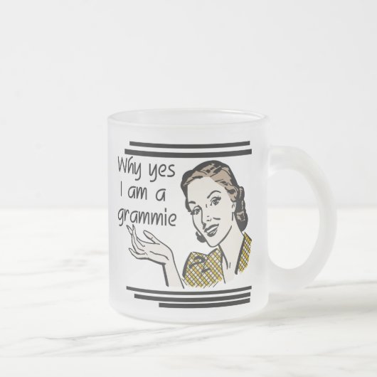 GrammieのレトロのTシャツおよびギフト フロストグラスマグカップ (右)