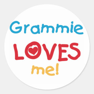 Grammieは私をTシャツおよびギフト愛します ラウンドシール