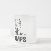 Grampsの微笑の新しいTシャツおよびギフト フロストグラスマグカップ (正面左)