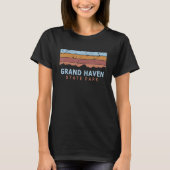 Grand Haven State Park Michigan Retro Cool Tシャツ (正面)