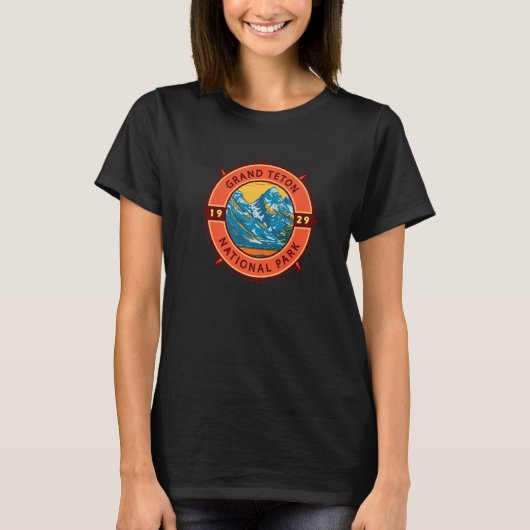 Grand Teton National Park Retro Compass Emblem Pre Tシャツ (正面)