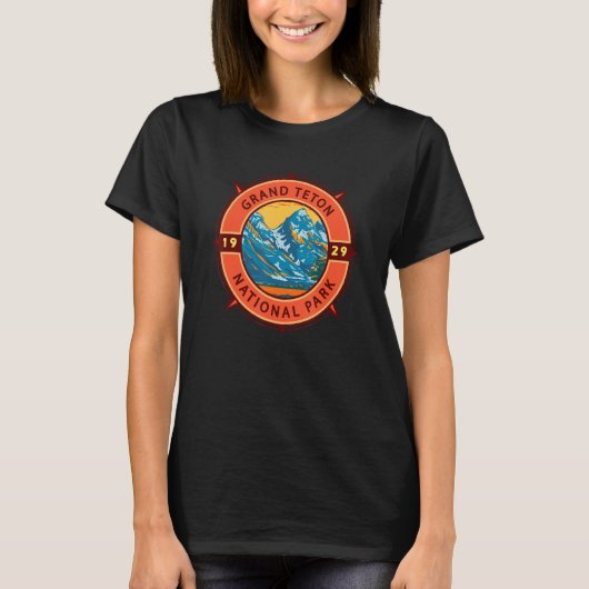 Grand Teton National Park Retro Compass Emblem Tシャツ (正面)