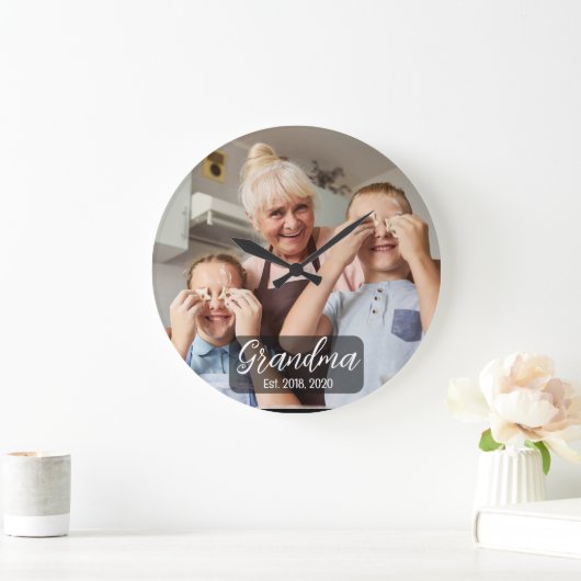 Grandma Est. White script photo ラージ壁時計 (ホーム)