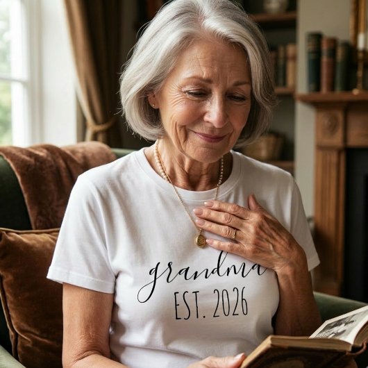 Grandma Est Year Minimalist Elegant Script Design Tシャツ
