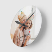 Grandma Established Black Script Photo ラウンド壁時計 (傾斜)