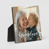 Grandma Established Minimalist White Script Text フォトプラーク (正面)