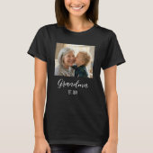 Grandma Established Minimalist White Script Text Tシャツ (正面)