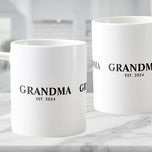 Grandma Established New Grandma Gift コーヒーマグカップ