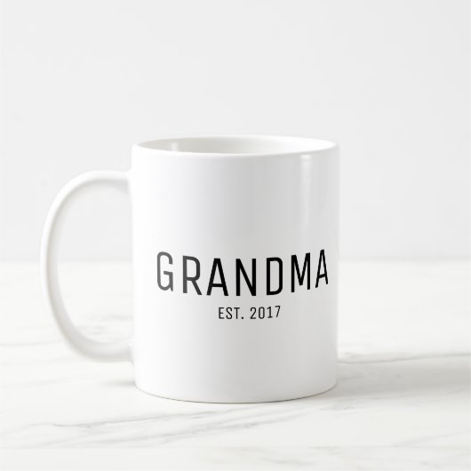 Grandma Established New Grandma Gift コーヒーマグカップ (左)