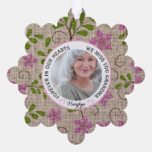 Grandma Forever in Our Hearts Pink Floral オーナメントカード (裏面)