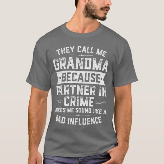Grandma Giftshey Call Me Grandma Because Partner i Tシャツ (正面)
