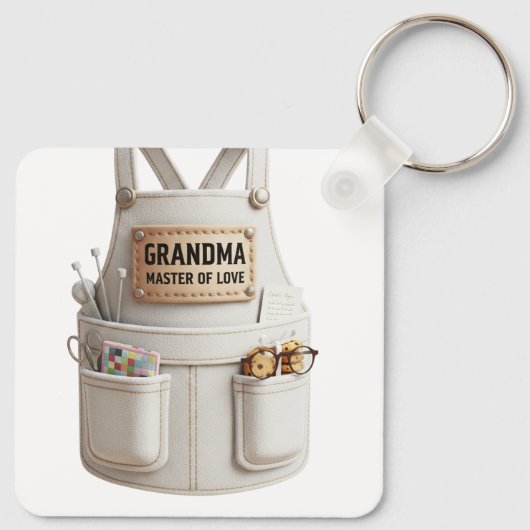 Grandma Master of Love Keychain –Cute Apron Design キーホルダー (裏面)