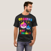 Grandma Of The Baby Shark Birthday Grandma Shark G Tシャツ (正面フル)