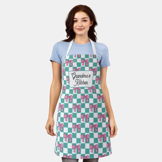 Grandma’s Kitchen Apron |Personalised Grandma Cool エプロン (着用した状態)