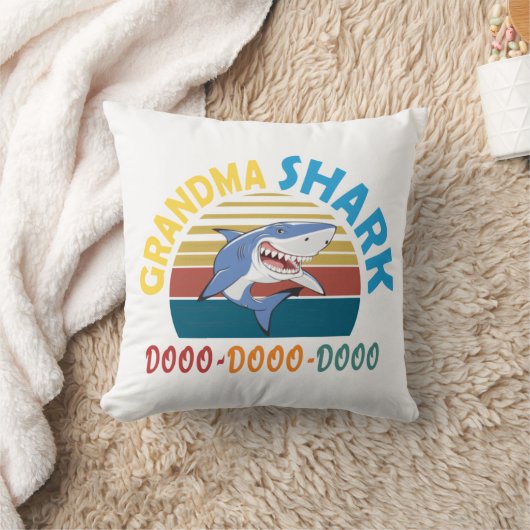 Grandma Shark doo dooo dooo クッション (ブランケット)