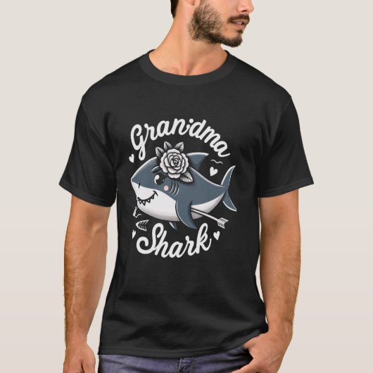 Grandma Shark Funny Shark Matching Family for Wome Tシャツ (正面)