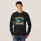 Grandma Shark Funny Shark Matching Family for Wome Tシャツ (正面フル)